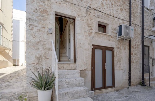 Conversano Apartment | Wonderful apartment of about 40 sqm, able to accommodate up to 4 people, located on the first and second floor of a building (NO elevator - several internal and external steps to climb).The property is located in Conversano, in the province of Bari, know