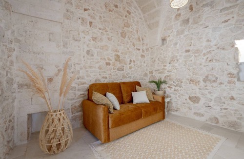 Conversano Apartment | Wonderful apartment of about 40 sqm, able to accommodate up to 4 people, located on the first and second floor of a building (NO elevator - several internal and external steps to climb).The property is located in Conversano, in the province of Bari, know