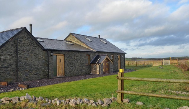 2 bedroom accommodation in Caergeiliog, near Rhosneigr
