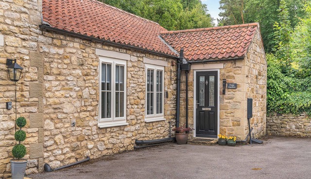 2 bedroom accommodation in Thornton Le Dale, near Pickering