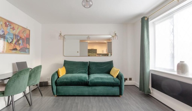 2 KING Beds Modern Refurb Flat - 10 min 2 London Bridge - Sleeps 6