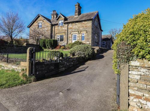 2 Lupton Hall Cottages