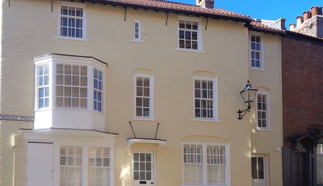 5 bedroom accommodation in Scarborough