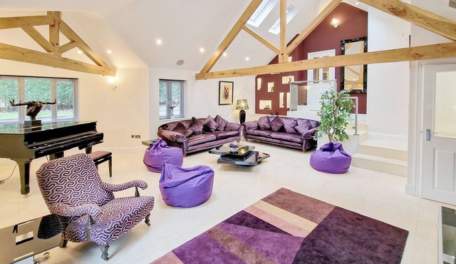 7 bedroom accommodation in North Duffield, near York