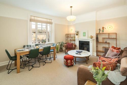 Abbey Rd 4Bed Flat -Step away The Beatles Crossing