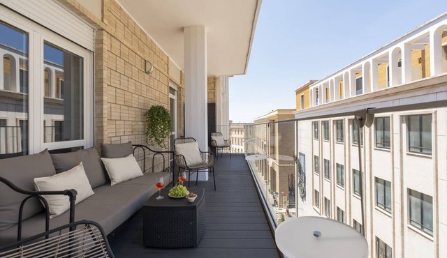 Apartment-Ensuite with Shower-Patio