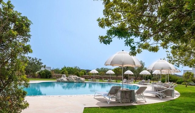 Apartment 'Tenuta Vigna Corallo - Dalia' with Shared Pool, Wi-Fi and Air Conditioning
