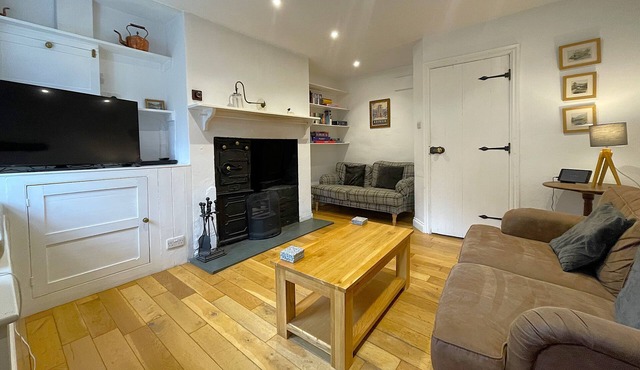 Barf Cottage - a cottage that sleeps 5 guests in 3 bedrooms