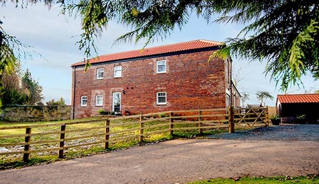 BEECHWOOD COTTAGE, family friendly, with open fire in Great Ayton
