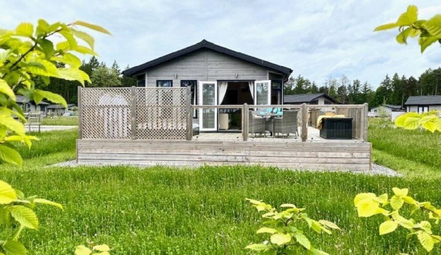 Bumblebee Lodge - Lodge with Hot Tub
