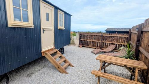 Cape Cornwall Shepherds hut with vast sea views