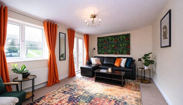Central Nottingham Oasis Sleeps 9 With Parking