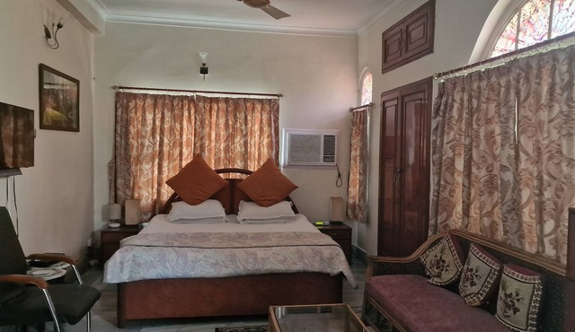 Cosy Comfortable safe stay at affordable price in Kolkata #1
