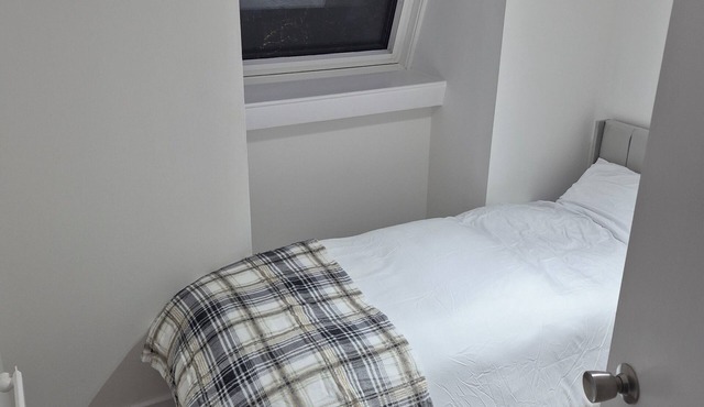 Cozy 2-bedroom apartment in Edinburgh close to city centre Free Parking Wi-fi