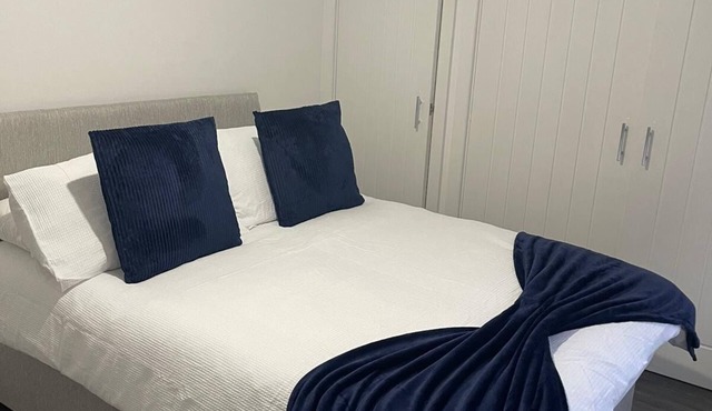 Cozy Ground Floor Flat in Sutton with Parking Space free and Pets Friendly