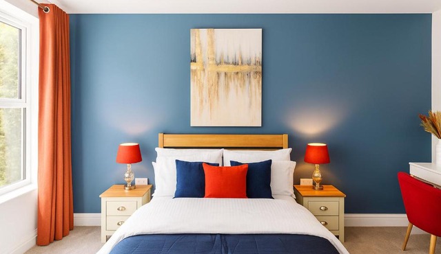 Elegant Windsor Flat - Short Walk to Windsor Castle, River Thames & Train Station