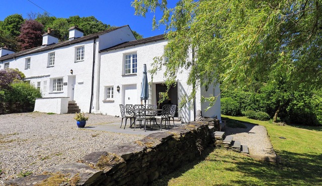 GREAT HARTBARROW FARM COTTAGE, pet friendly in Cartmel Fell
