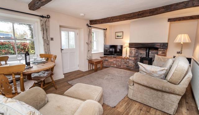 Jasmine Cottage - a cottage that sleeps 2 guests in 1 bedroom