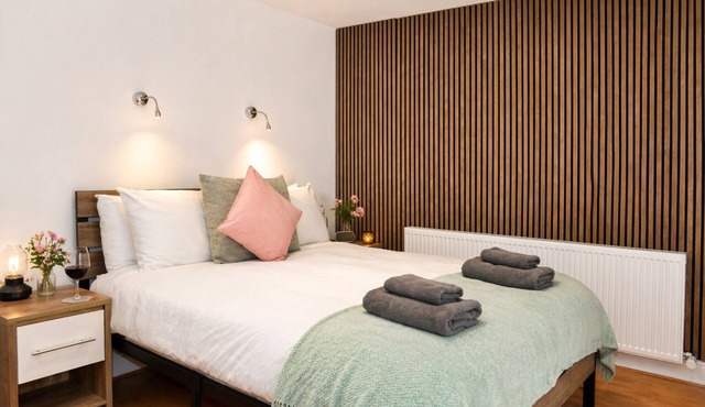 Lodge 2 - Lytton Tree Lodge
