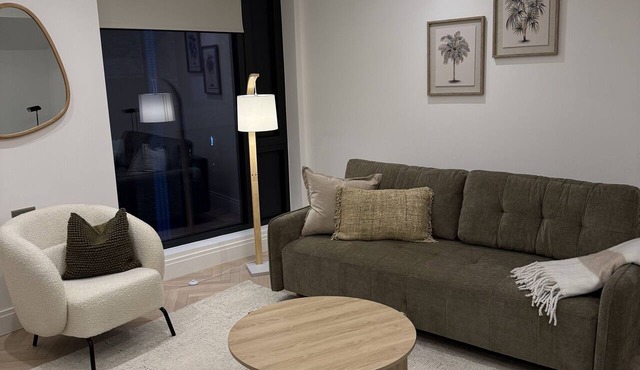 Luxury Two-Level Apartment near Brighton Pier