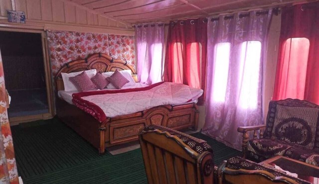 Midway home stay