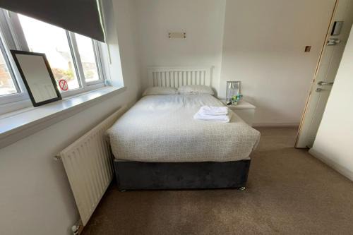 Private Rooms with Shared Bathroom Bus Stop 8 Mins Away