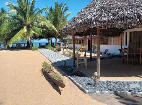 Ravoravo Beachfront Family lodge in Lokobe National Park-Nosy be, autentic Madagascar expiriance with europian confort