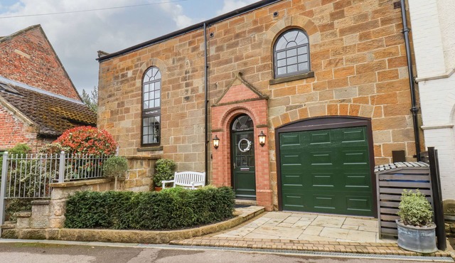 RIVERSIDE CHAPEL, pet friendly, with a garden in Great Ayton