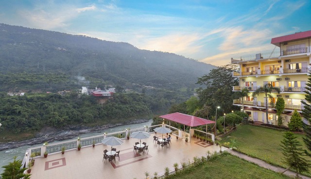 Riverside Resort