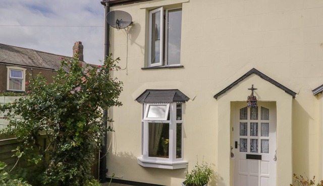 SHIPWRECK COTTAGE, pet friendly, country holiday cottage in Haverigg