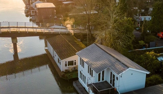 Sleeps2-WatersideStudio-RiverViews-25minToHeathrow