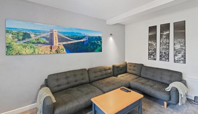Spacious 4 Bedroom Flat, Perfect for trade teams