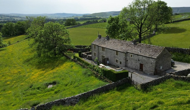 Splendid detached stone barn conversion in a peaceful setting -Yorkshire Dales