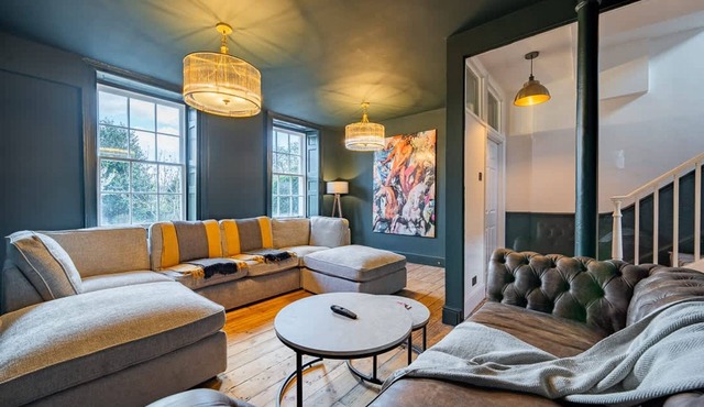 Stunning Bath Home Sleeps 12 Ideal for Hen Stags