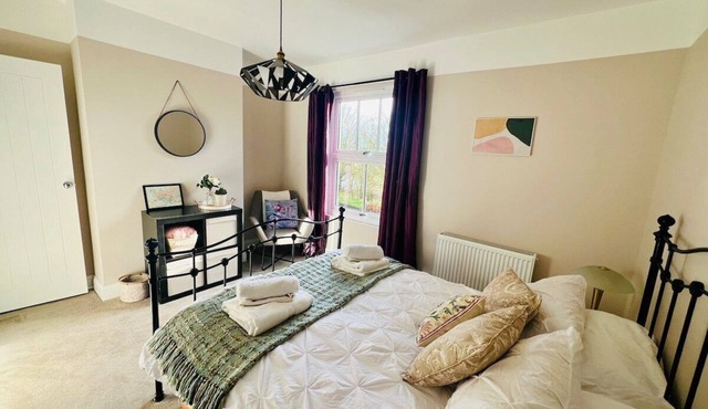 Stylish Constable Country Cottage Retreat