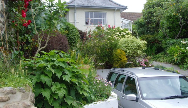 Stylish Spacious Detached Cottage Sleeps 4 Private Parking Garden Wifi Pets