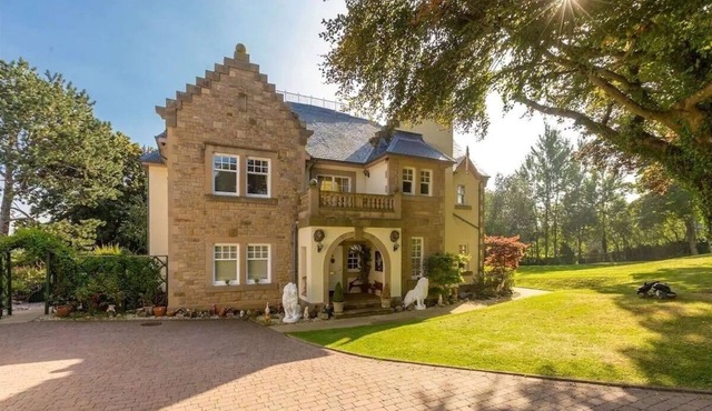 Superb 5 bedroom Mansion 20mins from City Centre.