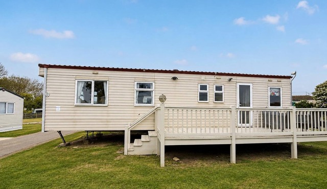 Superb caravan by the seaside in Kessingland, Suffolk ref 90040SG