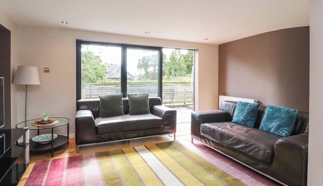 UNDERFELL, pet friendly, with a garden in Burton-In-Kendal