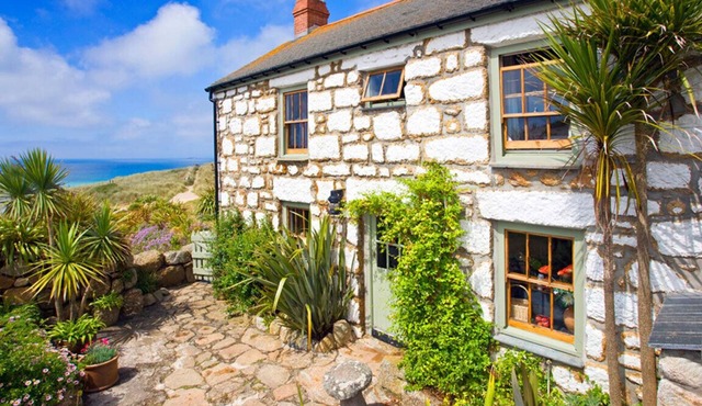 Whitebreakers, Beach Cottage, Sea-views, Garden