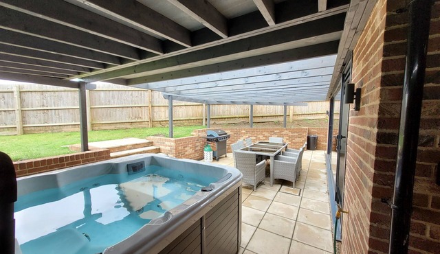 Yew Tree Cottage- A Beautiful pet Friendly 3 Bedroom Cottage in the Countryside
