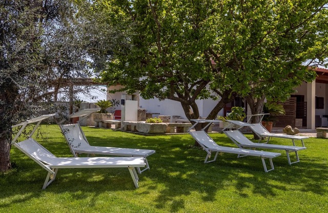 Apartment 'Villa Maddalena - Monolocale 1' close to the Sea with Garden & Wi-Fi