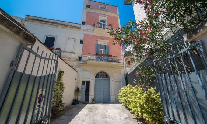 Lecce Historic Center Apartment | 110 m² Apartment ∙ 3 bedrooms ∙ 5 guests