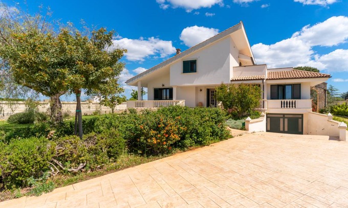 Spongano House | 250 m² House ∙ 6 bedrooms ∙ 12 guests
