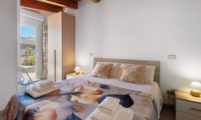 Terlizzi Apartment | Attica BeB - 'Yellow' Room with Shared Terrace, Wi-Fi and Air Conditioning