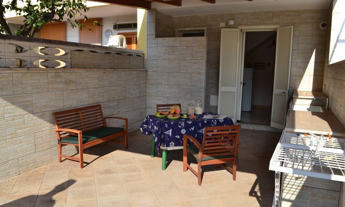San Foca Apartment | Cosy Apartment near the Beach with Patio & Balcony