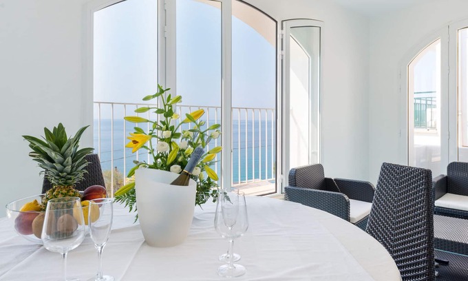 Castro Marina Apartment | Exclusive new apartment, 30 mt. Sea, herrl. Panoramic sea, Covered. gr. Terrace