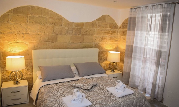 Lecce Historic Center Bed & Breakfast | Ferrante D'Aragona Apartment