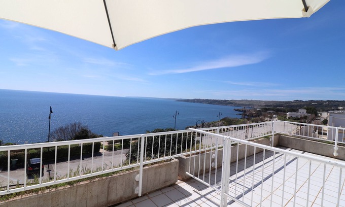 Santa Cesarea Terme House | Holiday Home 'Casa Nisea A Santa Cesarea Terme' with Private Terrace, Balcony and Air Conditioning
