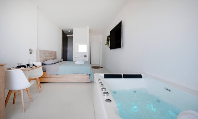 Selva di Fasano House | Holiday Home 'Angel Suite 2' with Balcony, Wi-Fi and Air Conditioning